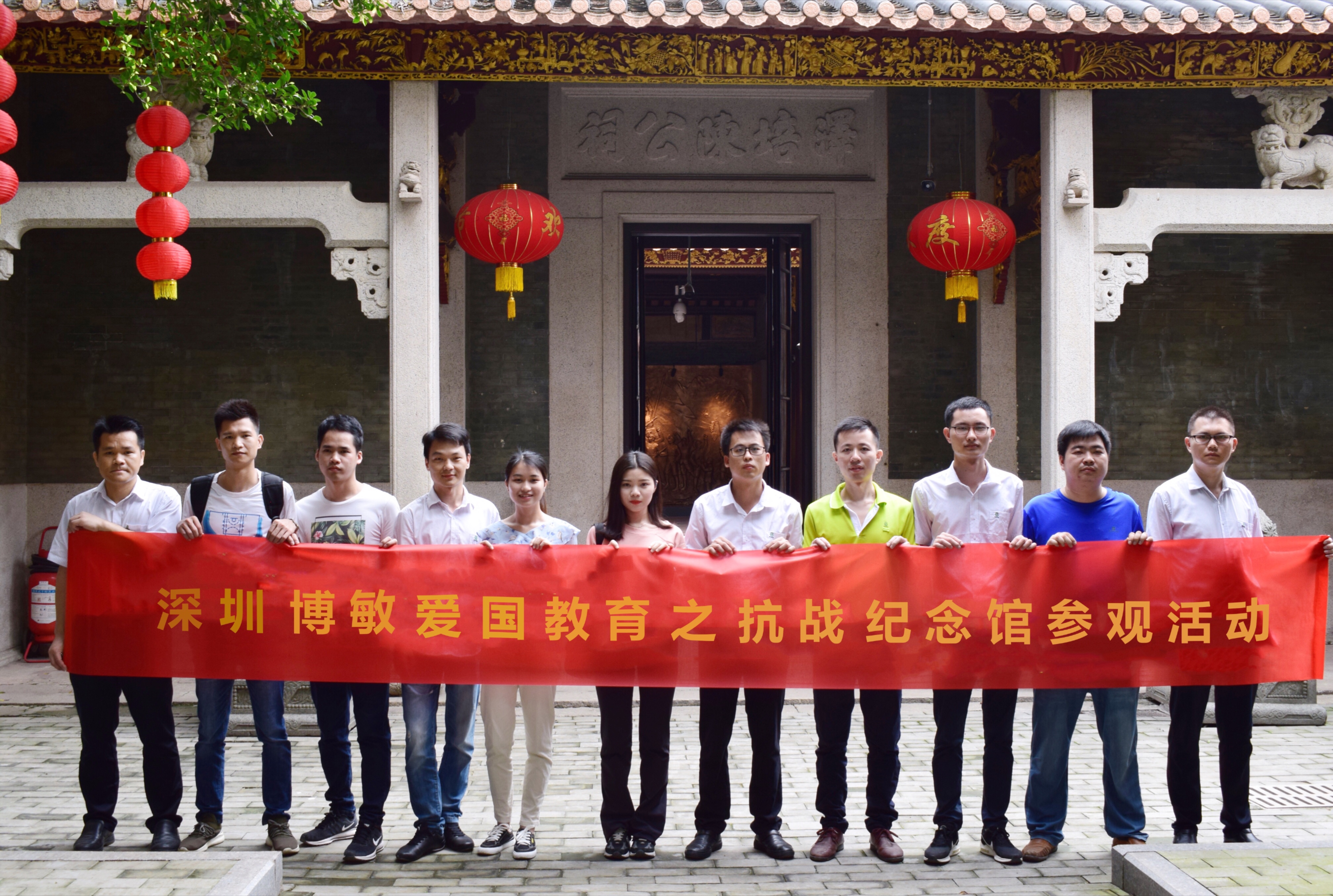 五四参观活动照.jpg 五四参观活动照.jpg